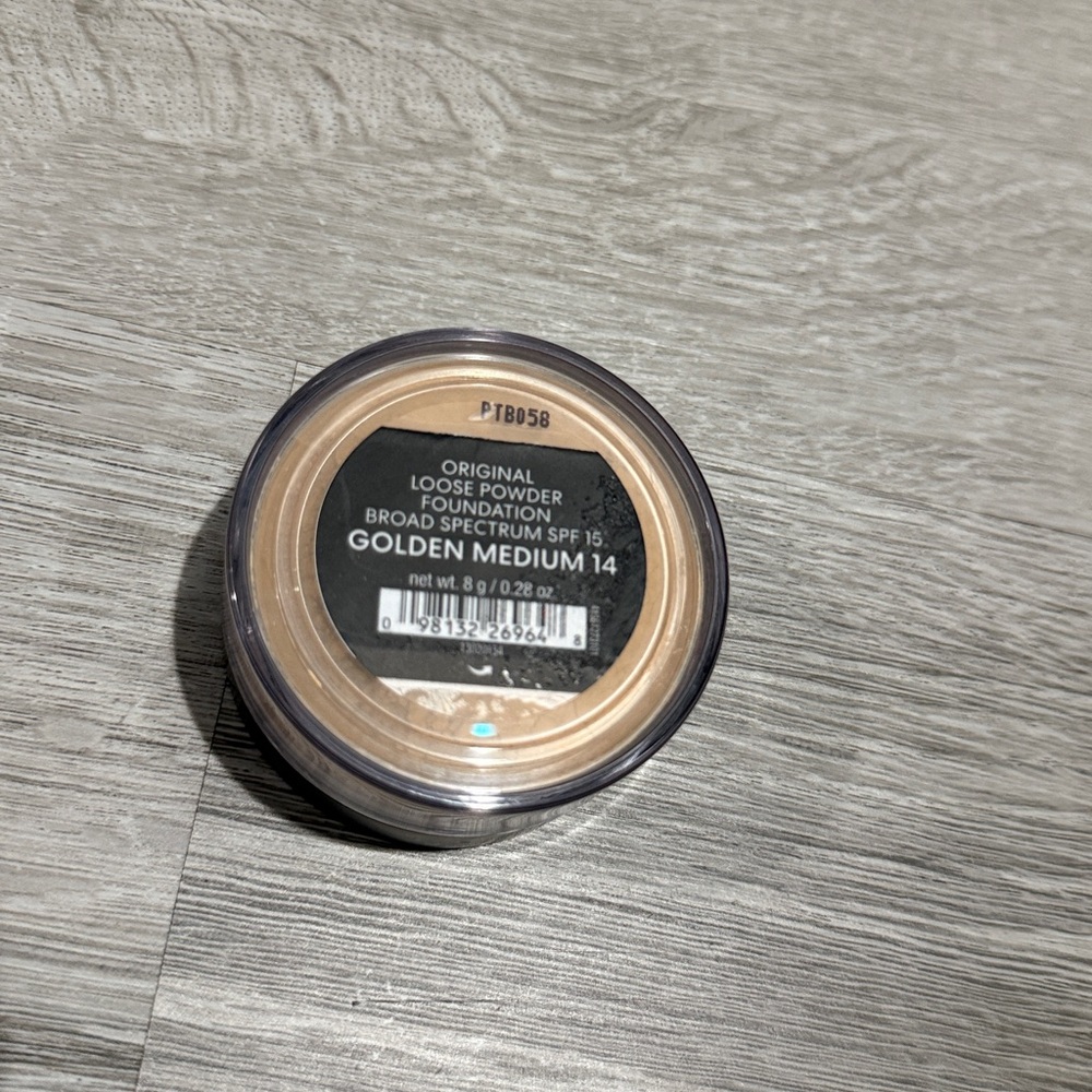 Loose Powder Foundation - Picture 3 of 3